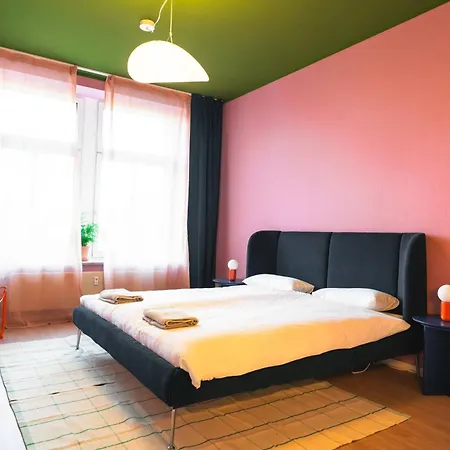 Zentrumsnahe 2-zimmer Mit Privatem Parkplatz Und Balkon *