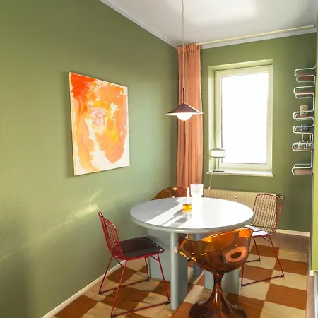 Zentrumsnahe 2-zimmer Mit Privatem Parkplatz Und Balkon