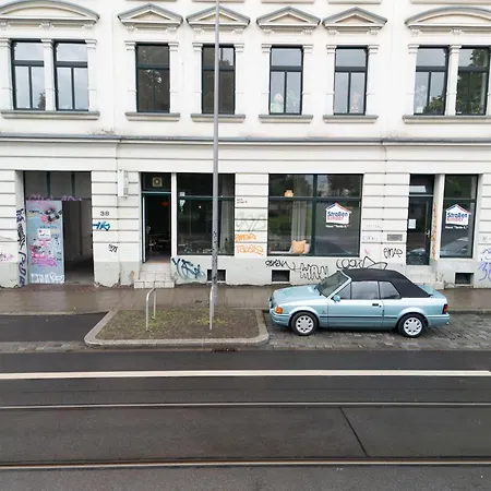 Zentrumsnahe 2-zimmer Mit Privatem Parkplatz Und Balkon Leipzig