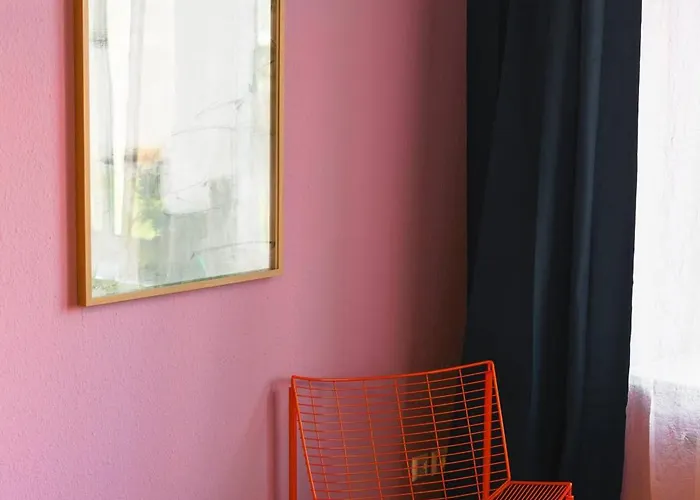 Apartamento Zentrumsnahe 2-zimmer Mit Privatem Parkplatz Und Balkon