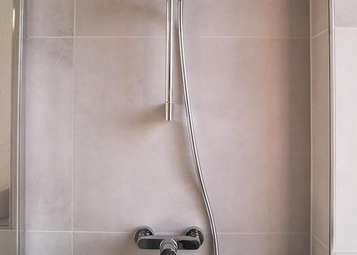 Apartamento Zentrumsnahe 2-zimmer Mit Privatem Parkplatz Und Balkon Leipzig