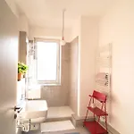 Zentrumsnahe 2-zimmer Mit Privatem Parkplatz Und Balkon Apartamento