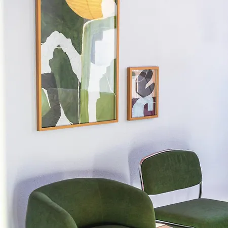 Zentrumsnahe 2-zimmer Mit Privatem Parkplatz Und Balkon