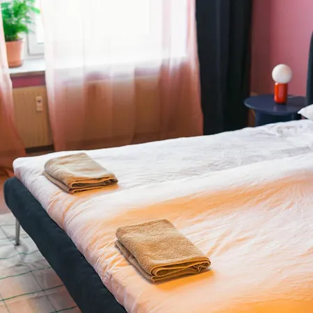 Appartamento Zentrumsnahe 2-zimmer Mit Privatem Parkplatz Und Balkon Lipsia