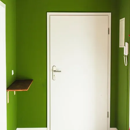 Zentrumsnahe 2-zimmer Mit Privatem Parkplatz Und Balkon Leipzig