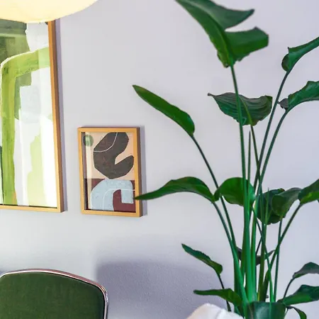 Zentrumsnahe 2-zimmer Mit Privatem Parkplatz Und Balkon Appartamento