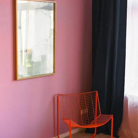 Lägenhet Zentrumsnahe 2-zimmer Mit Privatem Parkplatz Und Balkon