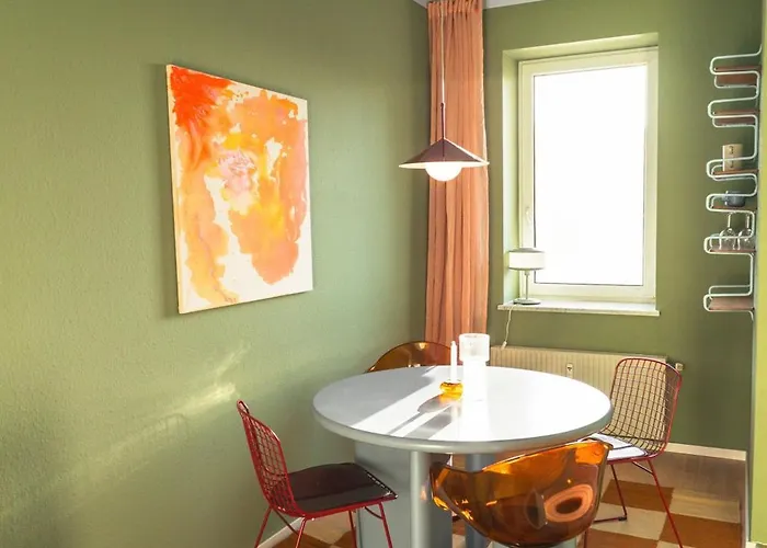 Zentrumsnahe 2-zimmer Mit Privatem Parkplatz Und Balkon