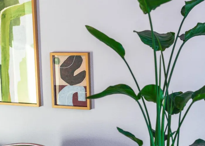 Zentrumsnahe 2-zimmer Mit Privatem Parkplatz Und Balkon Apartamento