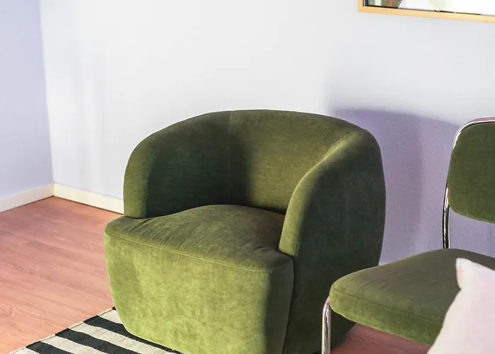 Apartment Zentrumsnahe 2-zimmer Mit Privatem Parkplatz Und Balkon *