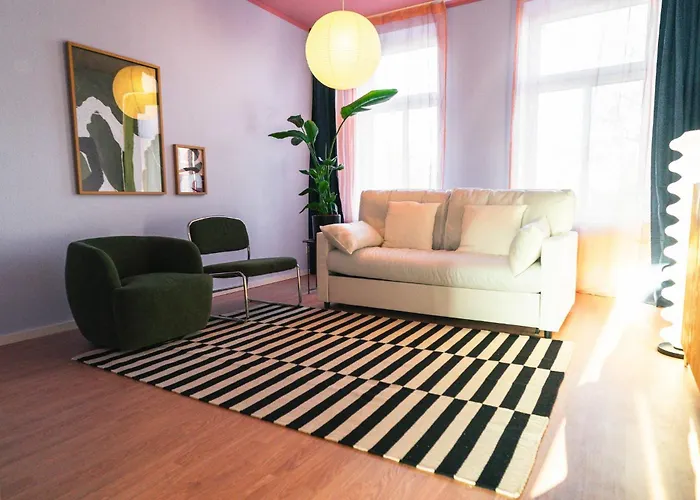 Zentrumsnahe 2-zimmer Mit Privatem Parkplatz Und Balkon Apartment *