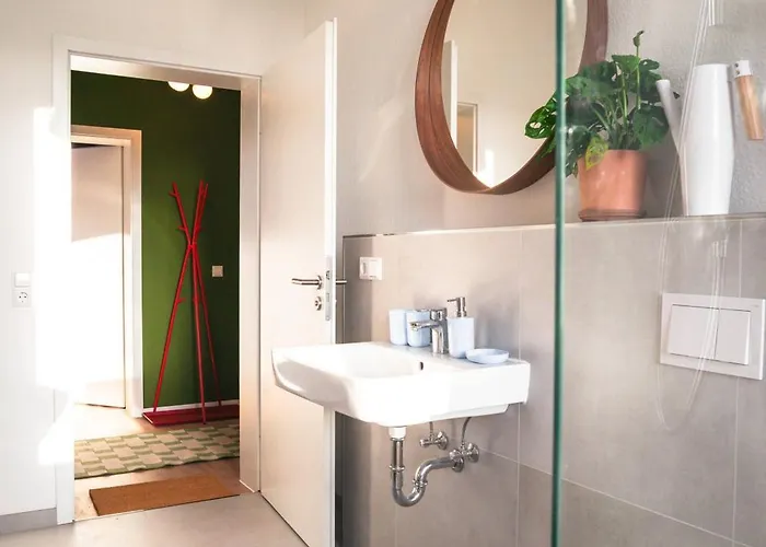 Apartamento Zentrumsnahe 2-zimmer Mit Privatem Parkplatz Und Balkon Leipzig