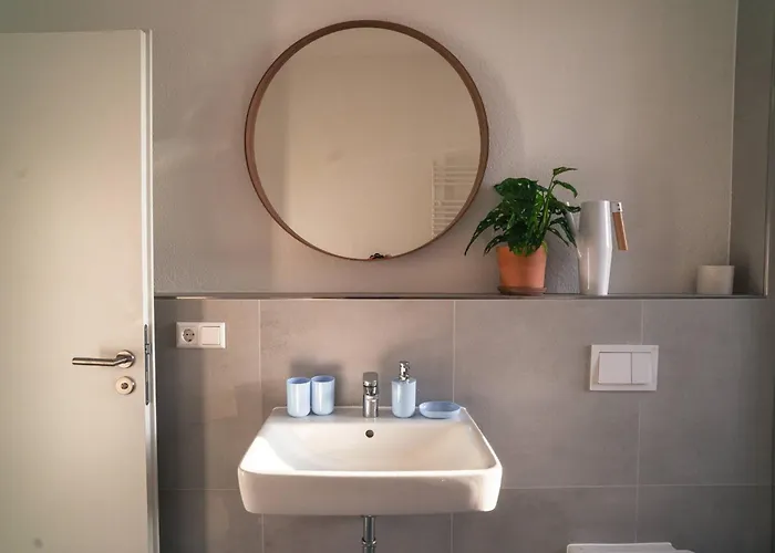 Zentrumsnahe 2-zimmer Mit Privatem Parkplatz Und Balkon * Leipzig