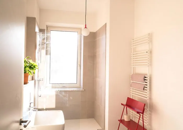 Zentrumsnahe 2-zimmer Mit Privatem Parkplatz Und Balkon Apartment